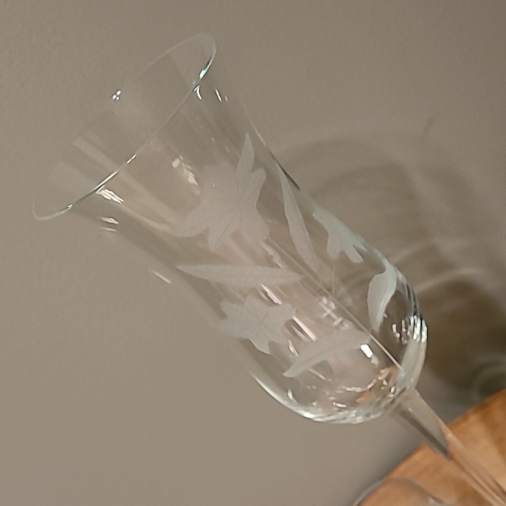 *closet clearout* 2/$20 Vintage Tulip Champagne flutes - Picture 4 of 4